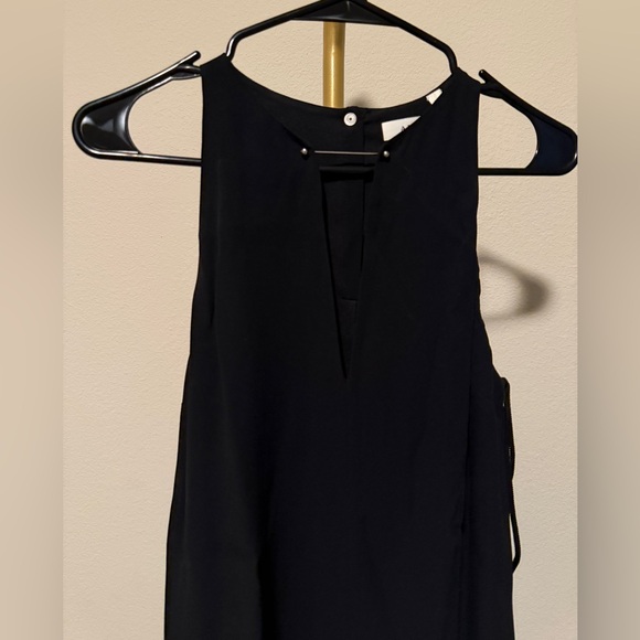 NWOT A.L.C. Sleeveless V-Neck Women's Top with Metal front detailing (size 6) - Picture 3 of 4